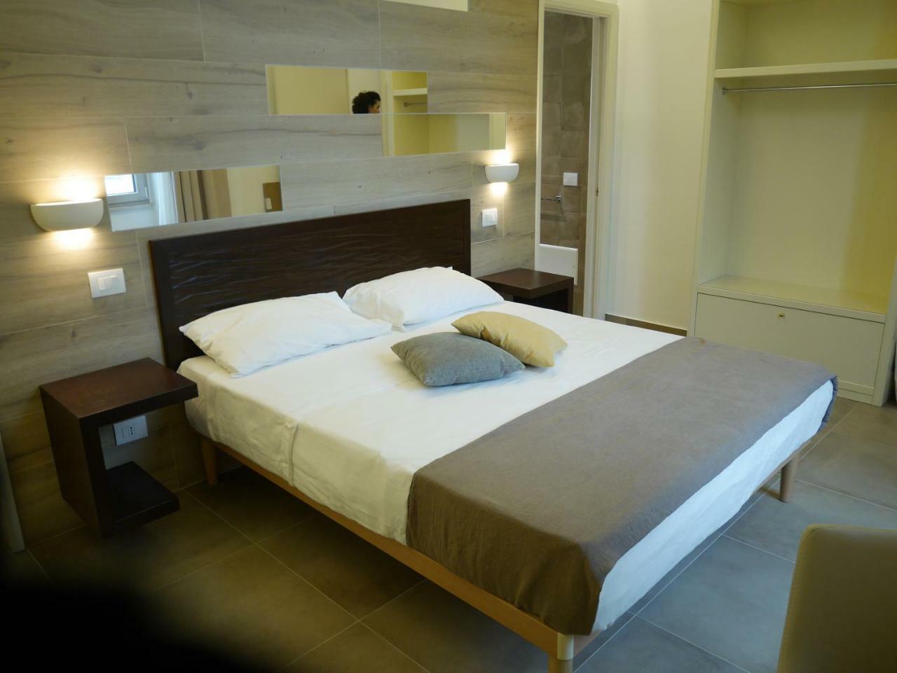 Palazzo San Lazzaro Bed & Breakfast Лече Екстериор снимка