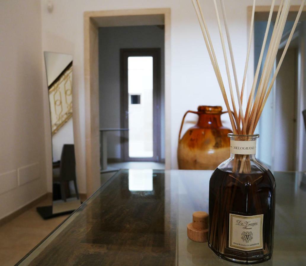 Palazzo San Lazzaro Bed & Breakfast Лече Екстериор снимка